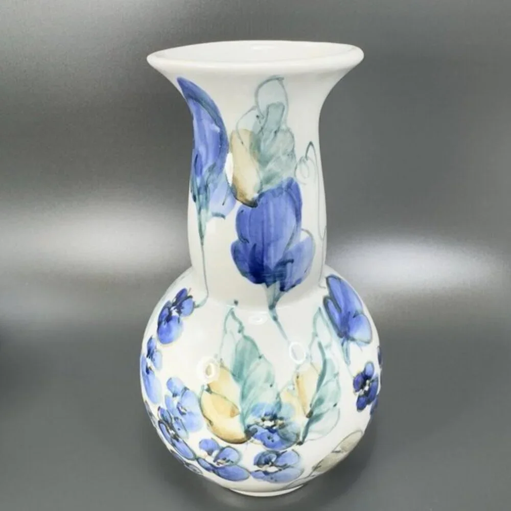 Vintage‎ Hand Made Studio Art Pottery Vase Vessel Bottle Artist Signed EZ Vase